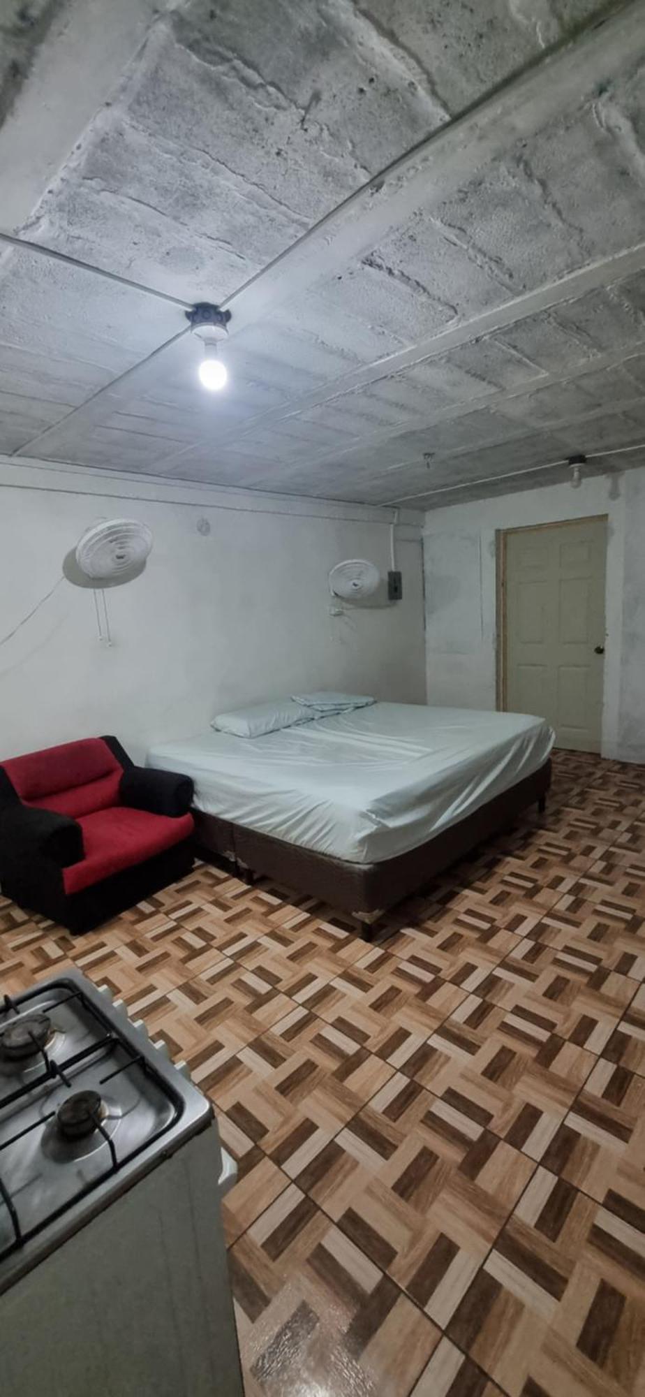 Apartamento Pequeno Amueblado * San Salvador